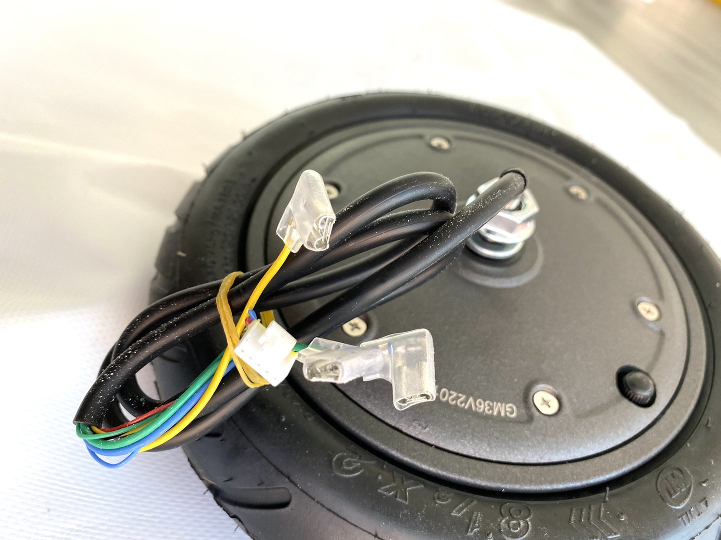 Motore anteriore 350 W con pneumatici da 8,5 pollici